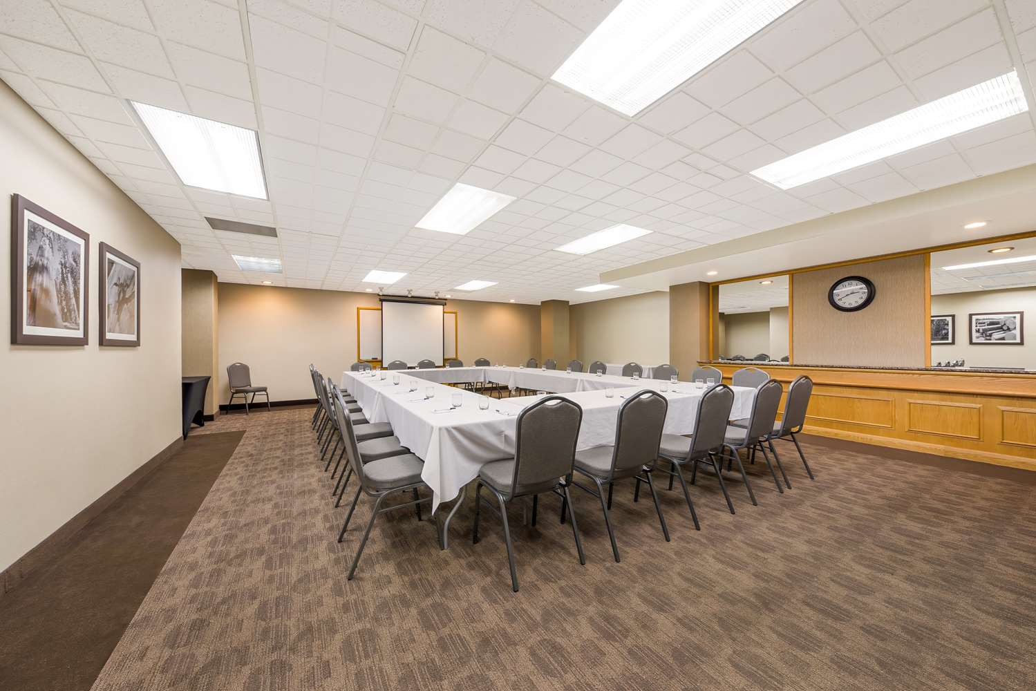Best Western Voyageur Place Hotel 6/8