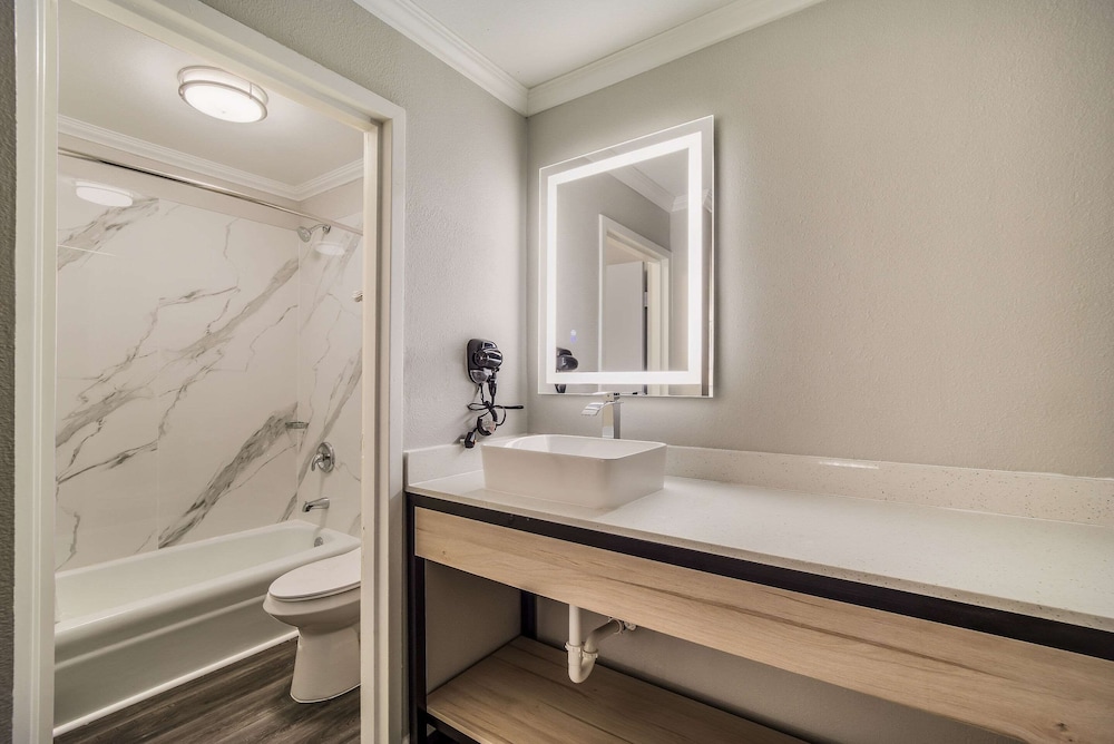 غرفة قياسية بسرير كينج، Mainstay Suites Florence Darlington 3/4
