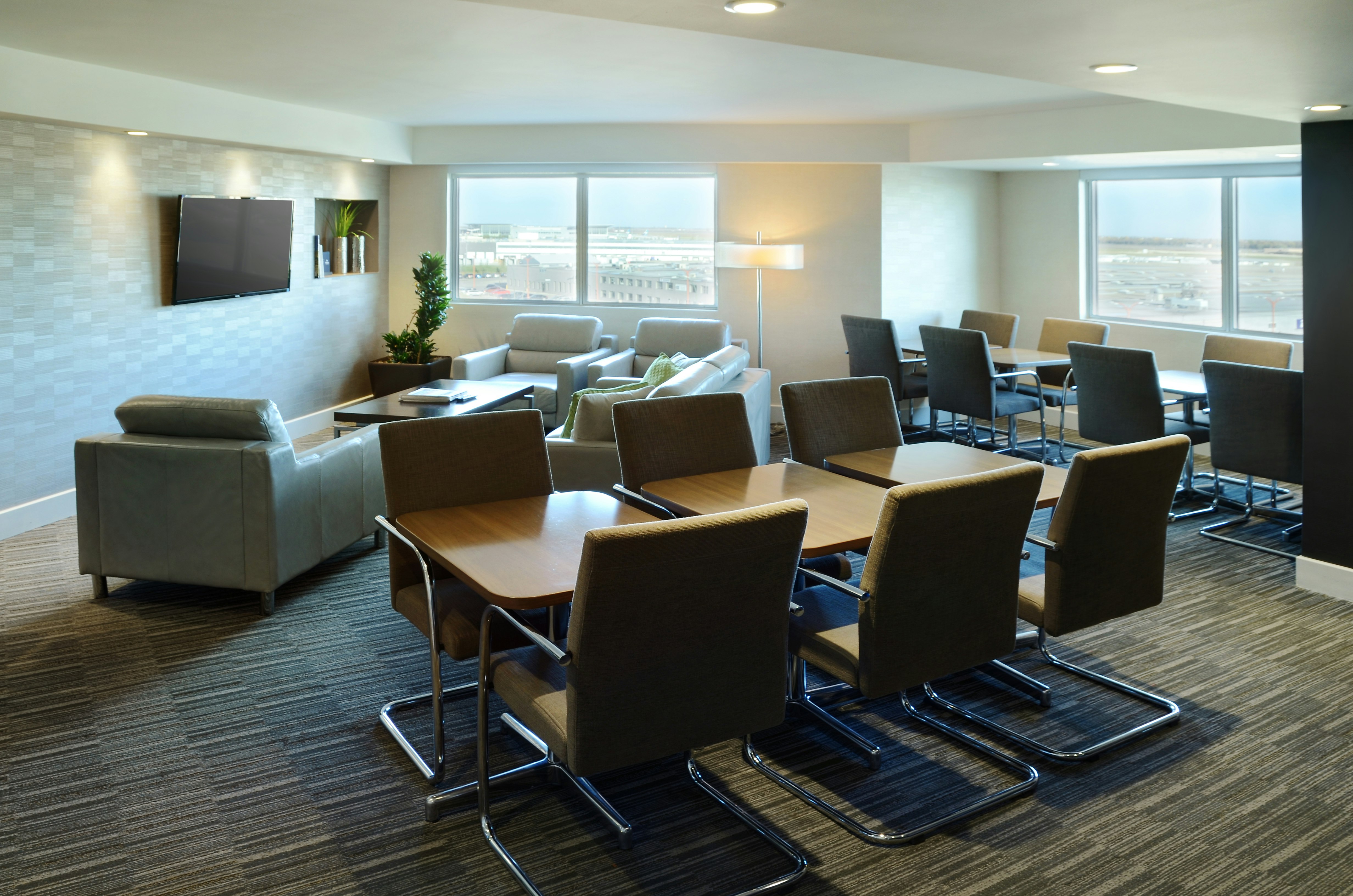 Hilton Winnipeg Airport Suites 56/65