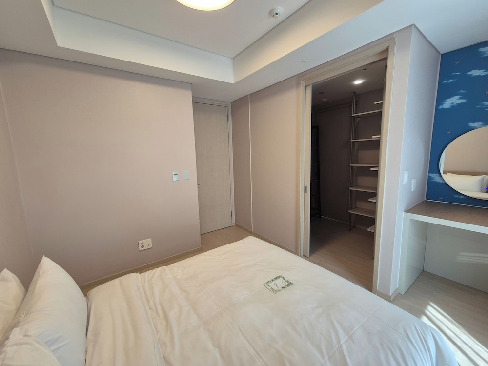 Incheon Airport Global Hotel and Suites 18/44