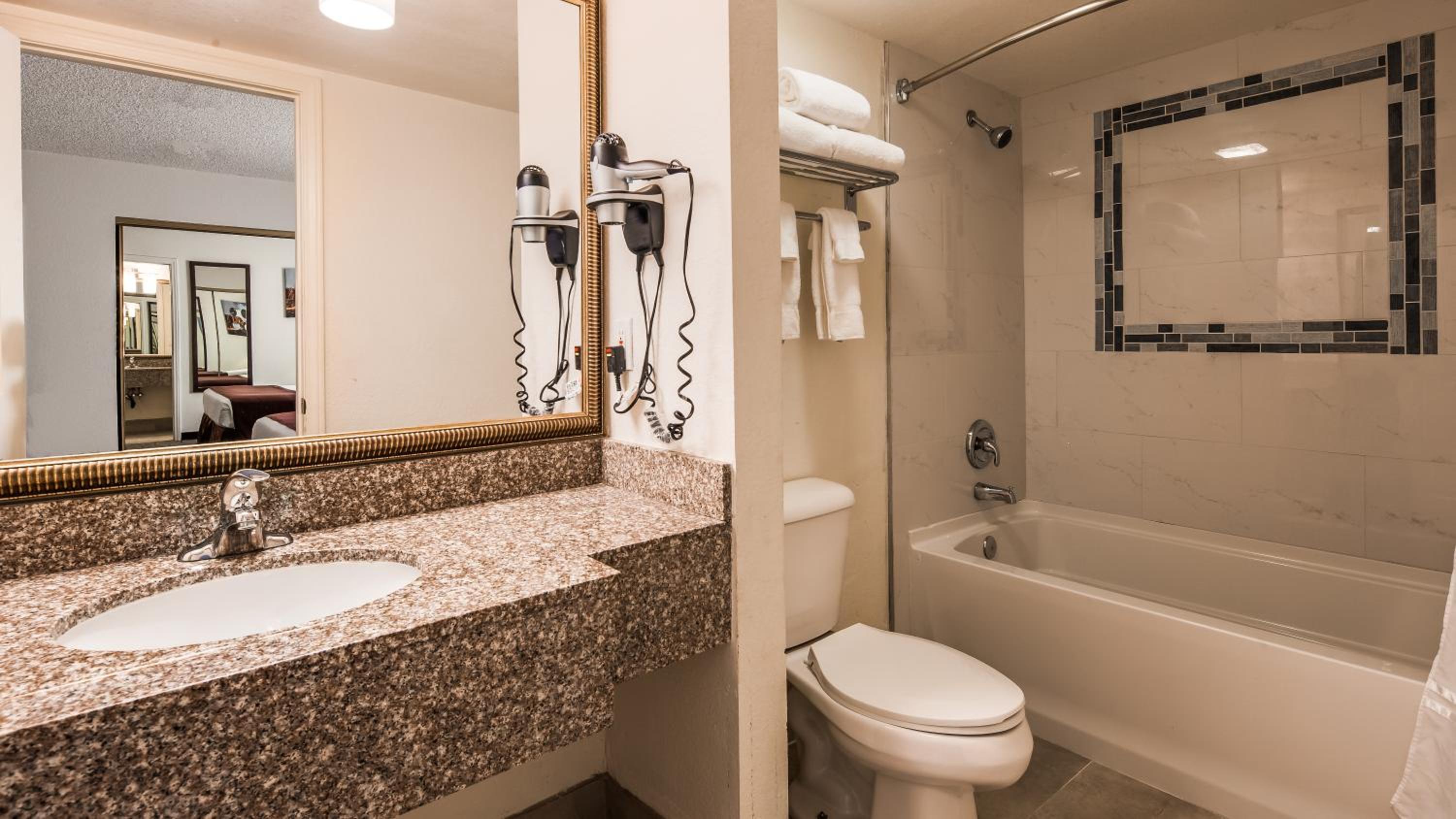 غرفة بسرير كينج وسريرين كوين، Best Western Pahrump Oasis 10/10