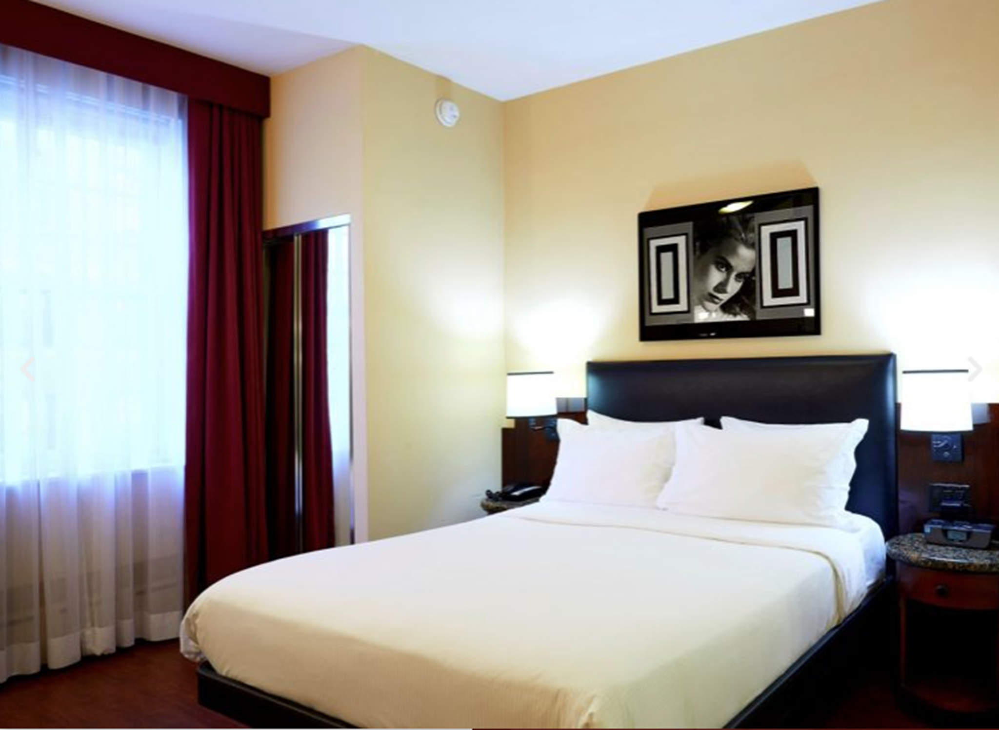 DELUXE, QUEEN BED