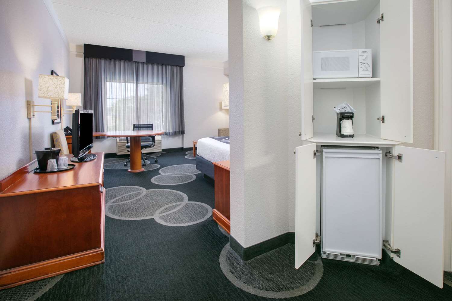 La Quinta Inn Suites Dallas North Central 30/48