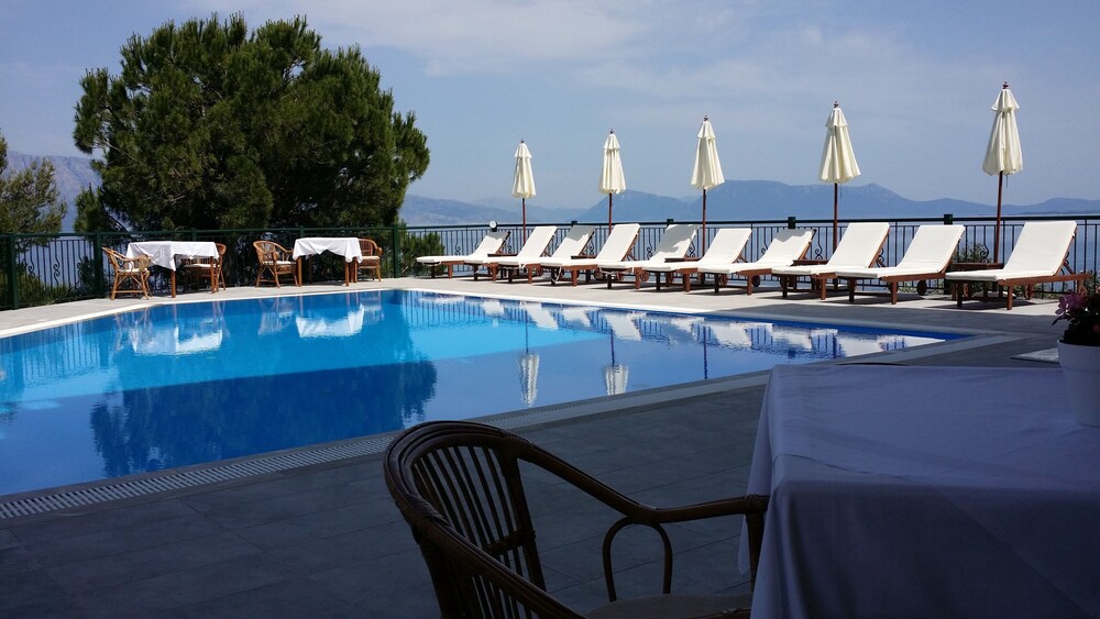 ALIKI HOTEL 14/76