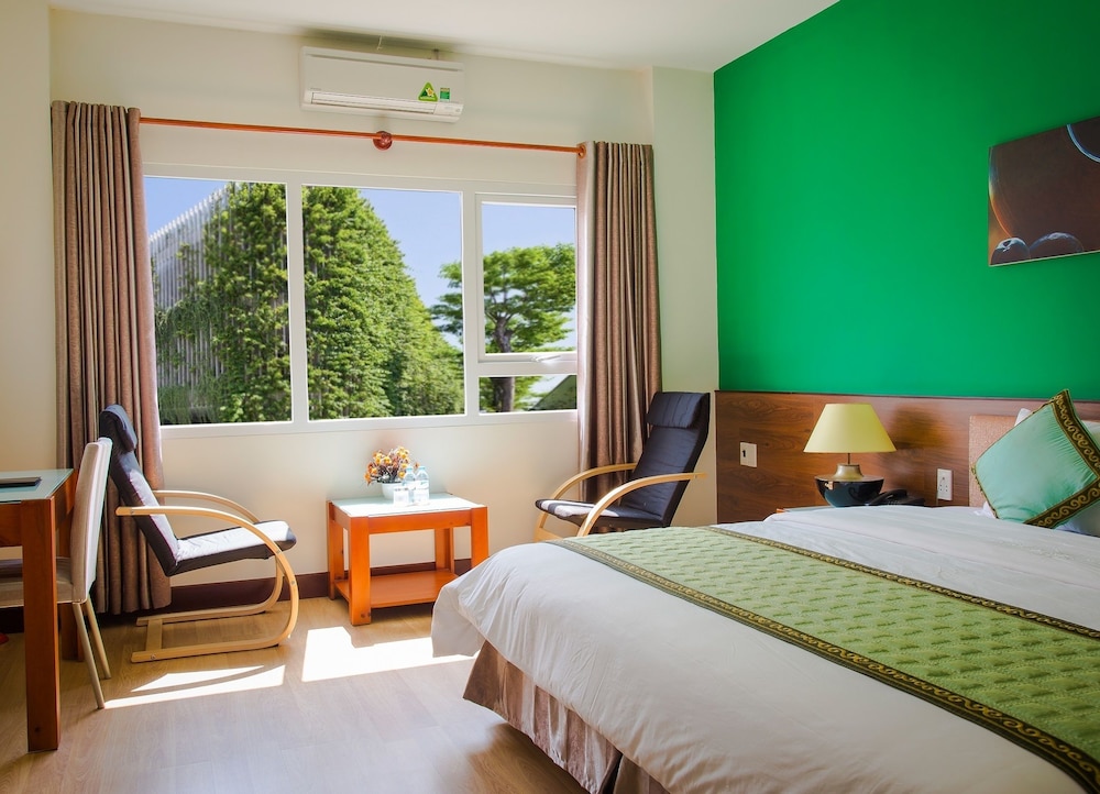 Sai Gon Phong Nha Hotel 10/28