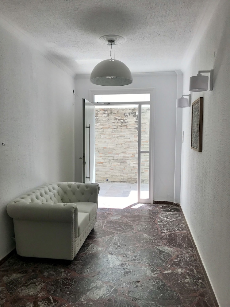 White Rock Milos Suites 7/55