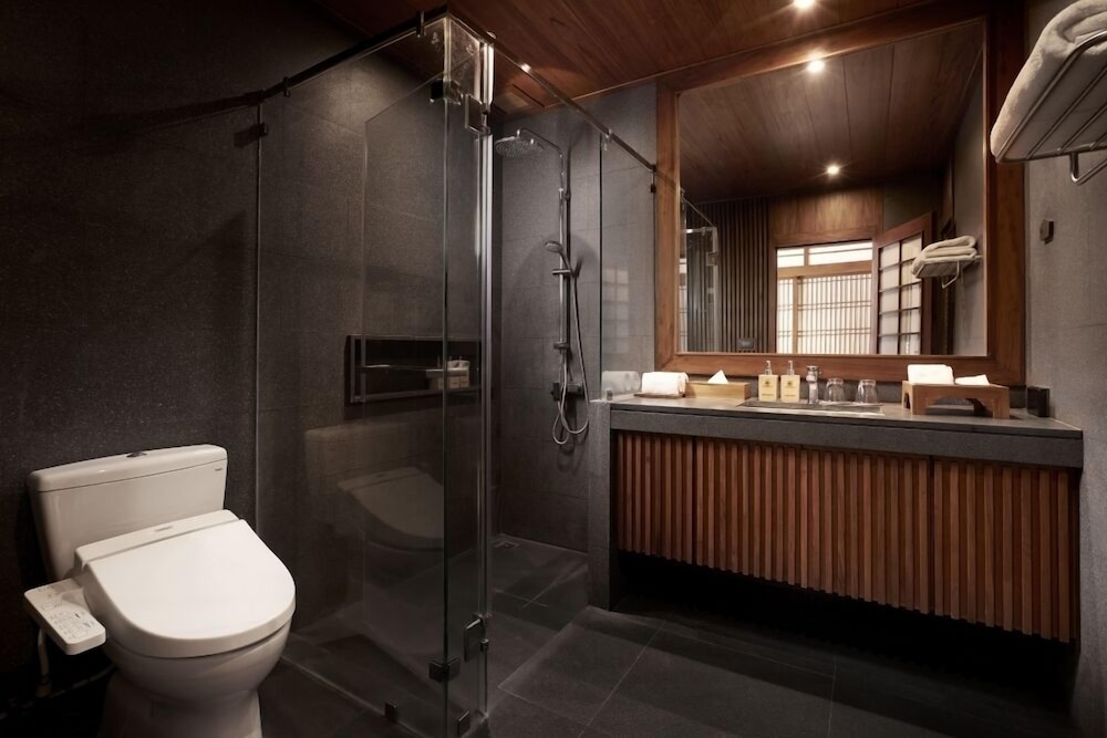 ONSEN @ MONCHAM 64/65