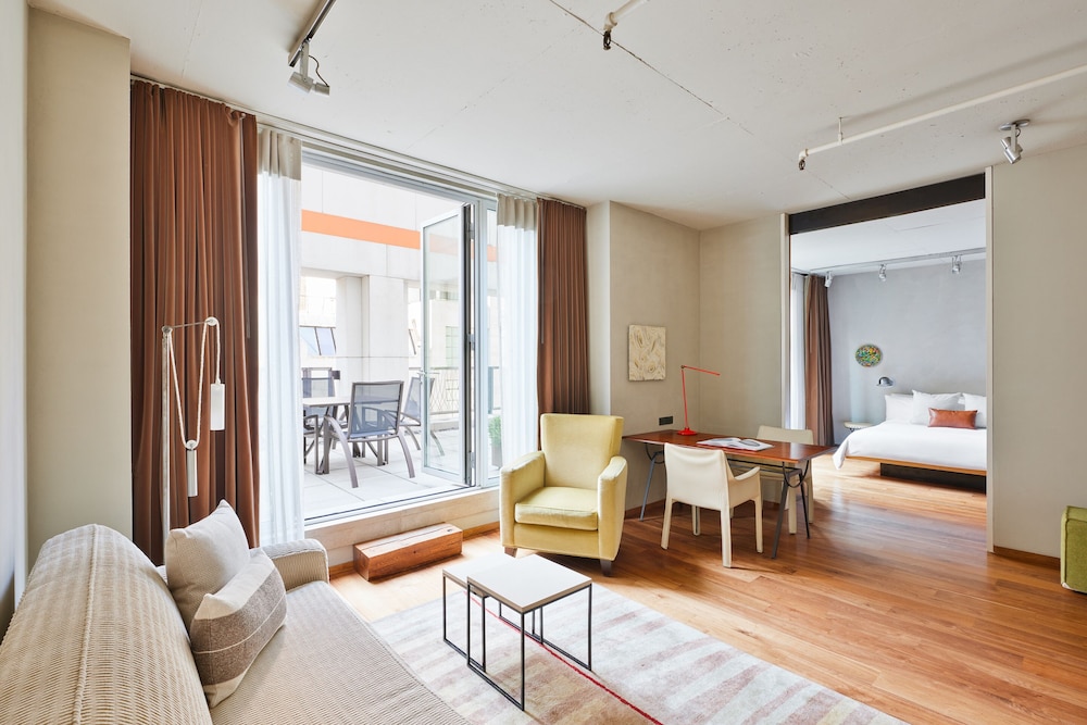 Chambers Hotel 44/70