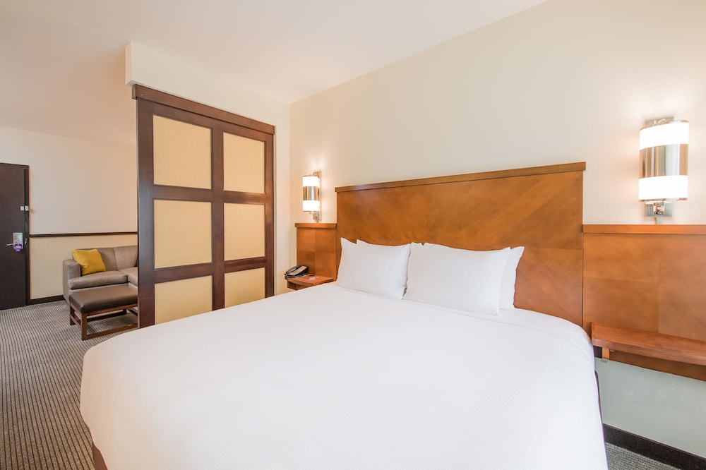 Hyatt Place Charleston Airport Convention Center 13/66