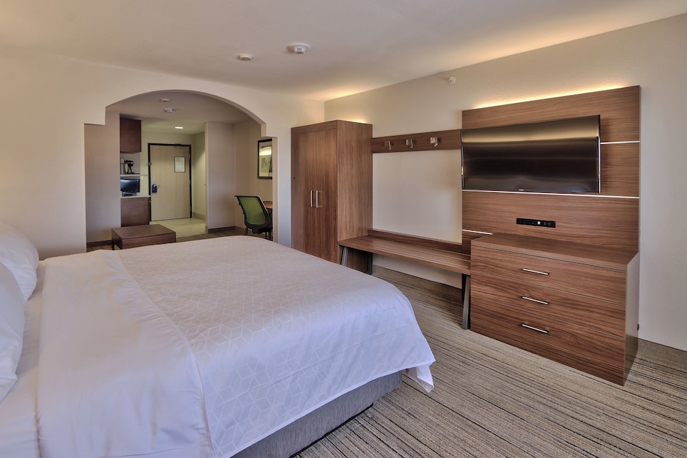 Holiday Inn Express Hotel And Suites Portales 16/70