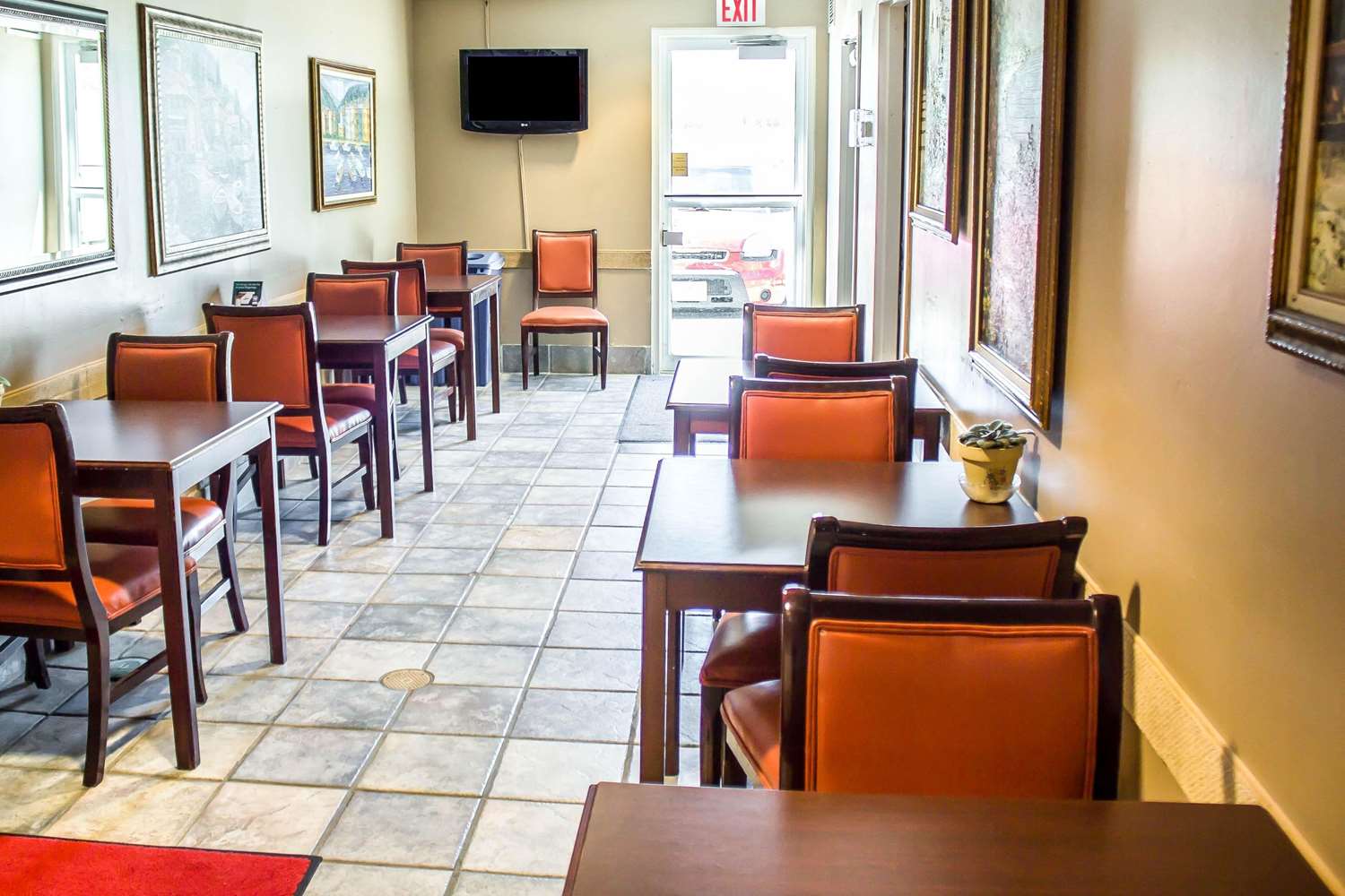 Econo Lodge Meadville PA 20/22