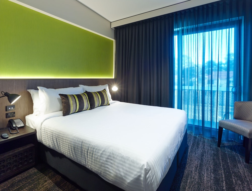 EXECUTIVE, SUITE, KING BED