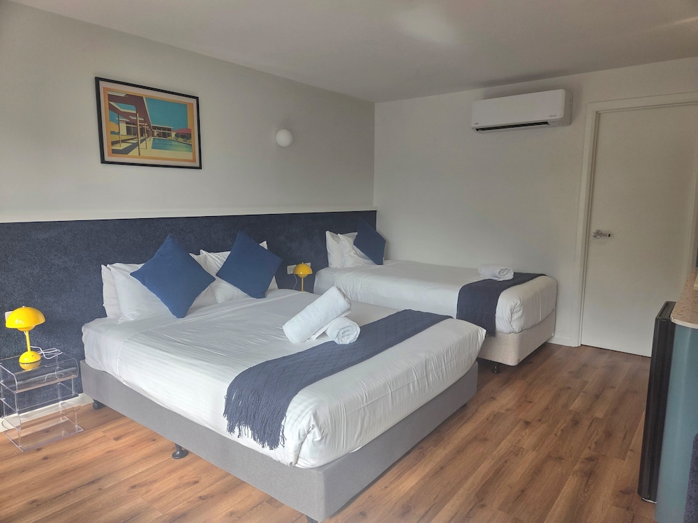 Palm, Collection, Studio, 1 Queen and 1 Single Bed, Queen Bed