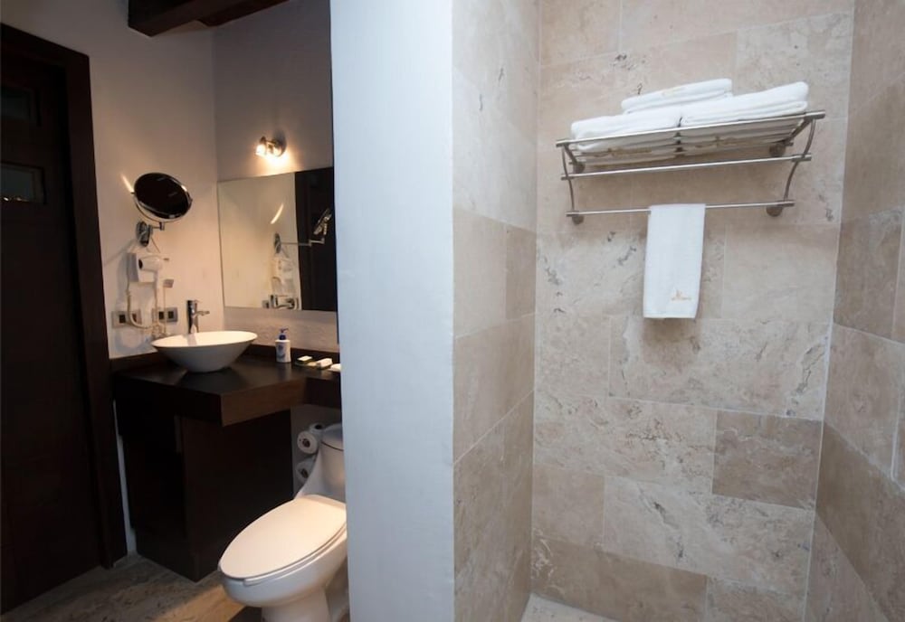 Colombe Hotel Boutique 73/76