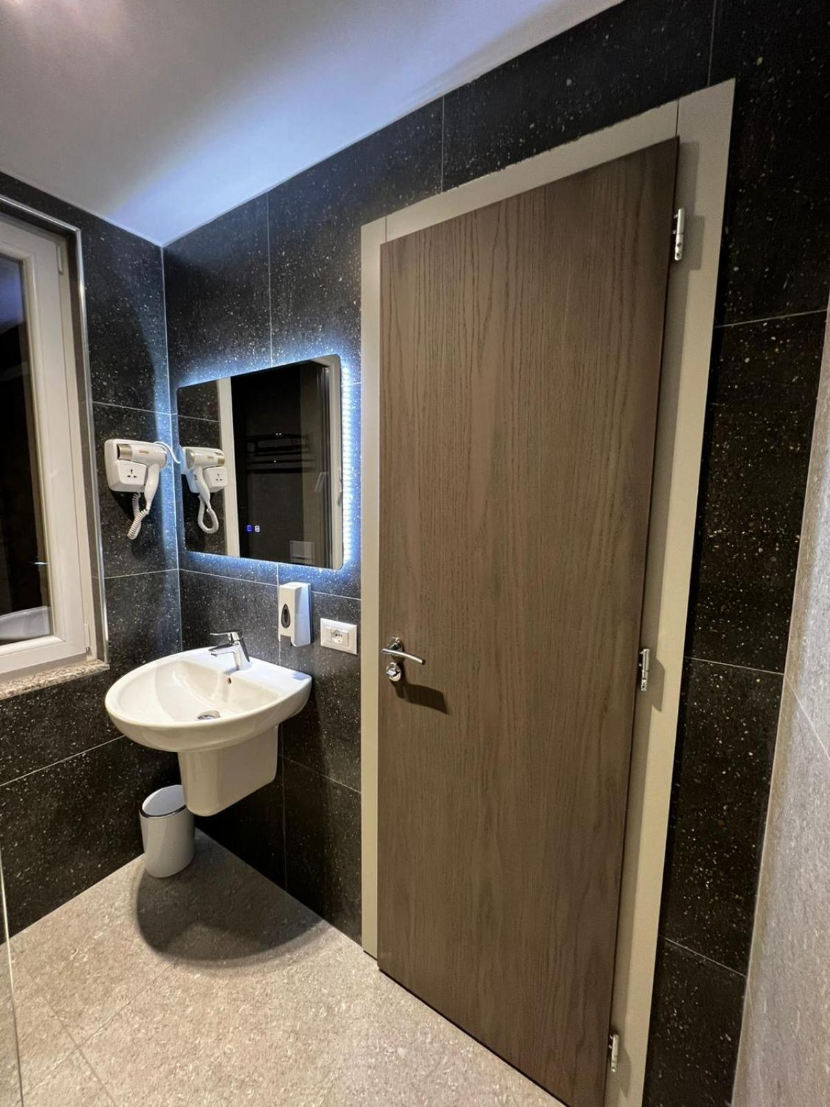 Ikona Hotel Shkoder 42/43