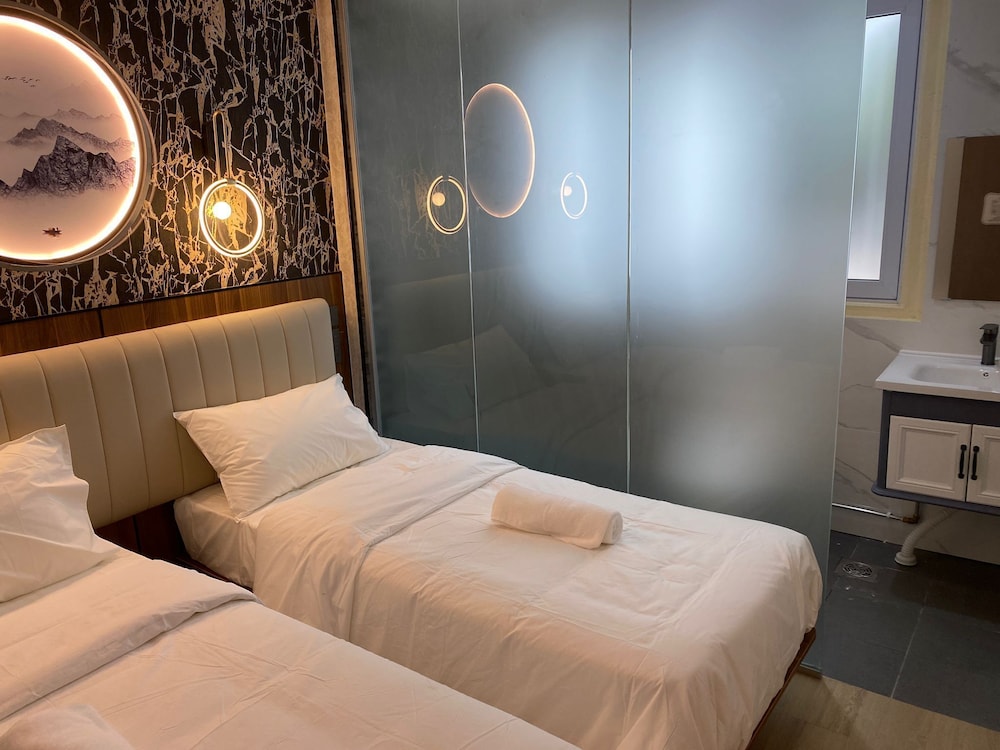 Kam Leng Hotel 7/17