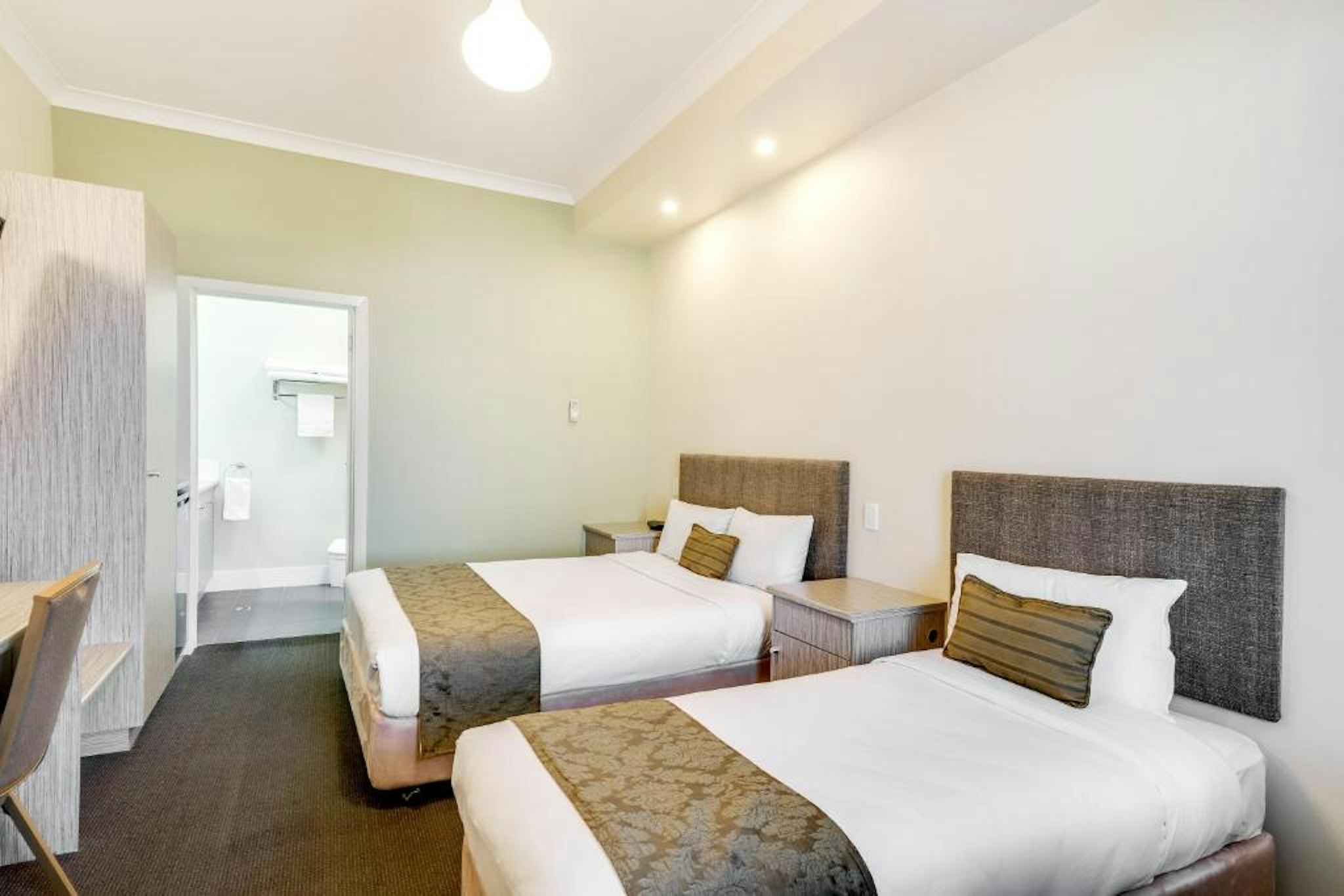 Prince of Wales Motor Inn 12/64