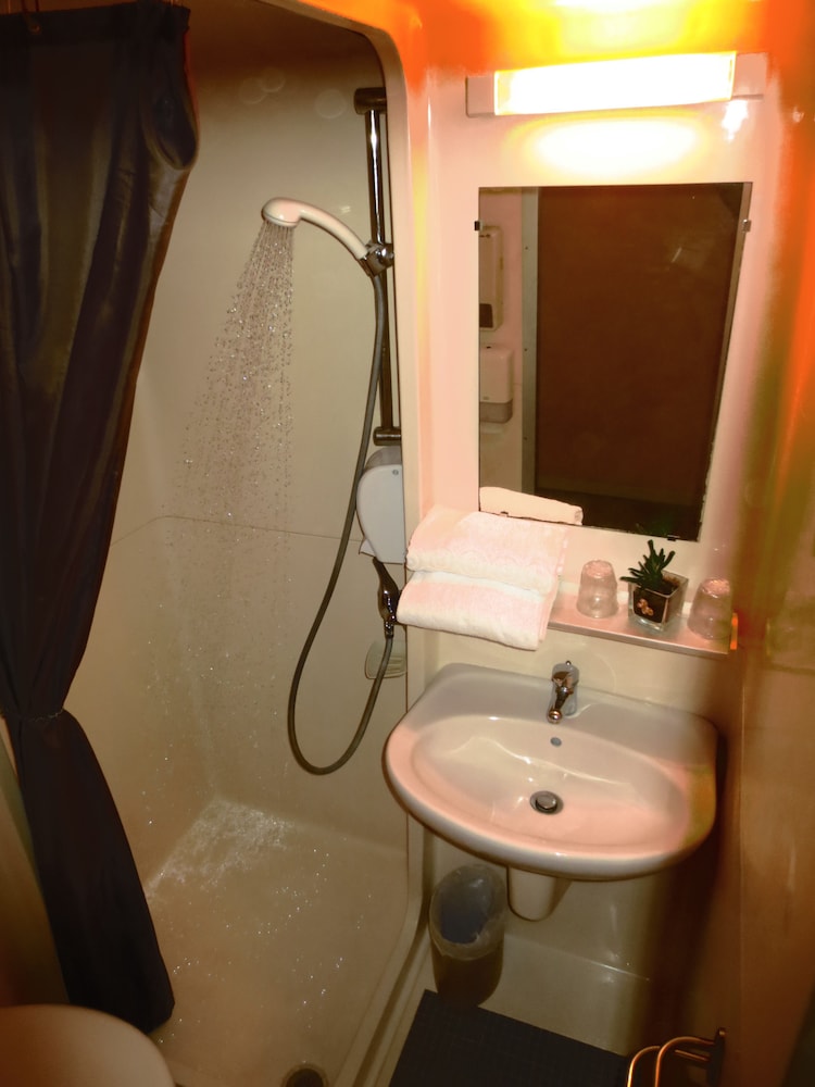 Hotel Crocus Caen Memorial 31/32
