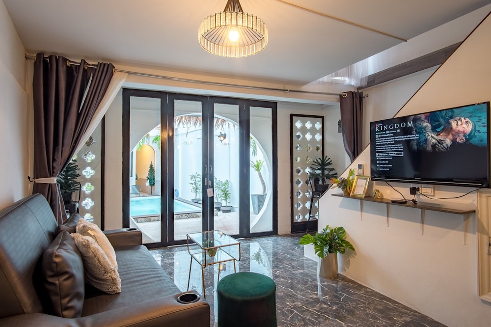Isara Boutique Hotel and Cafe 46/66