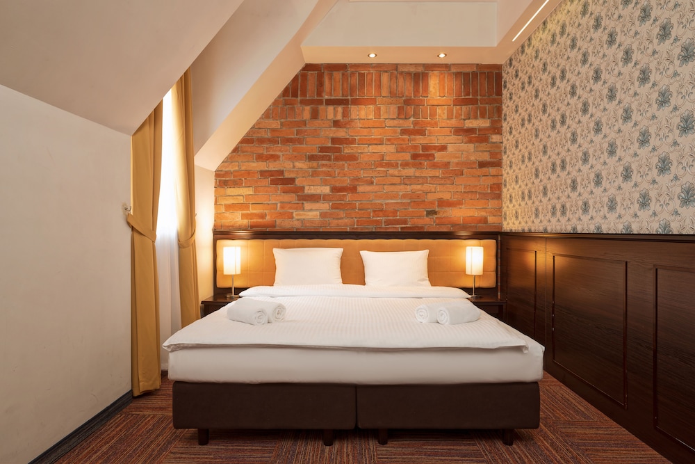 COMFORT, TWIN BEDS