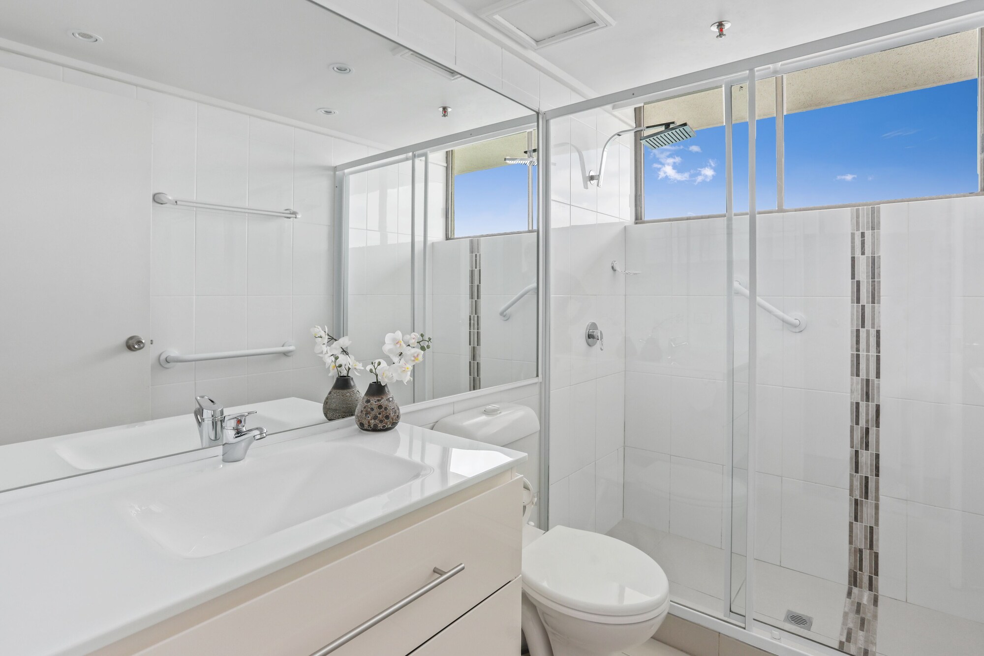 2 BEDROOMS, DELUXE, APARTMENT, KITCHEN