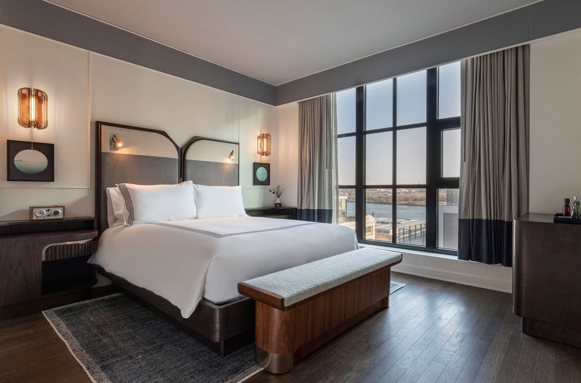 ROOM, KING BED, RIVER VIEW
