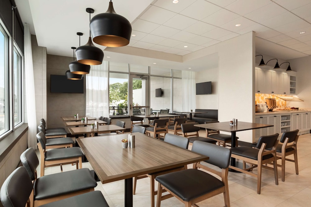Hyatt Place Virginia Beach Town Center 46/52