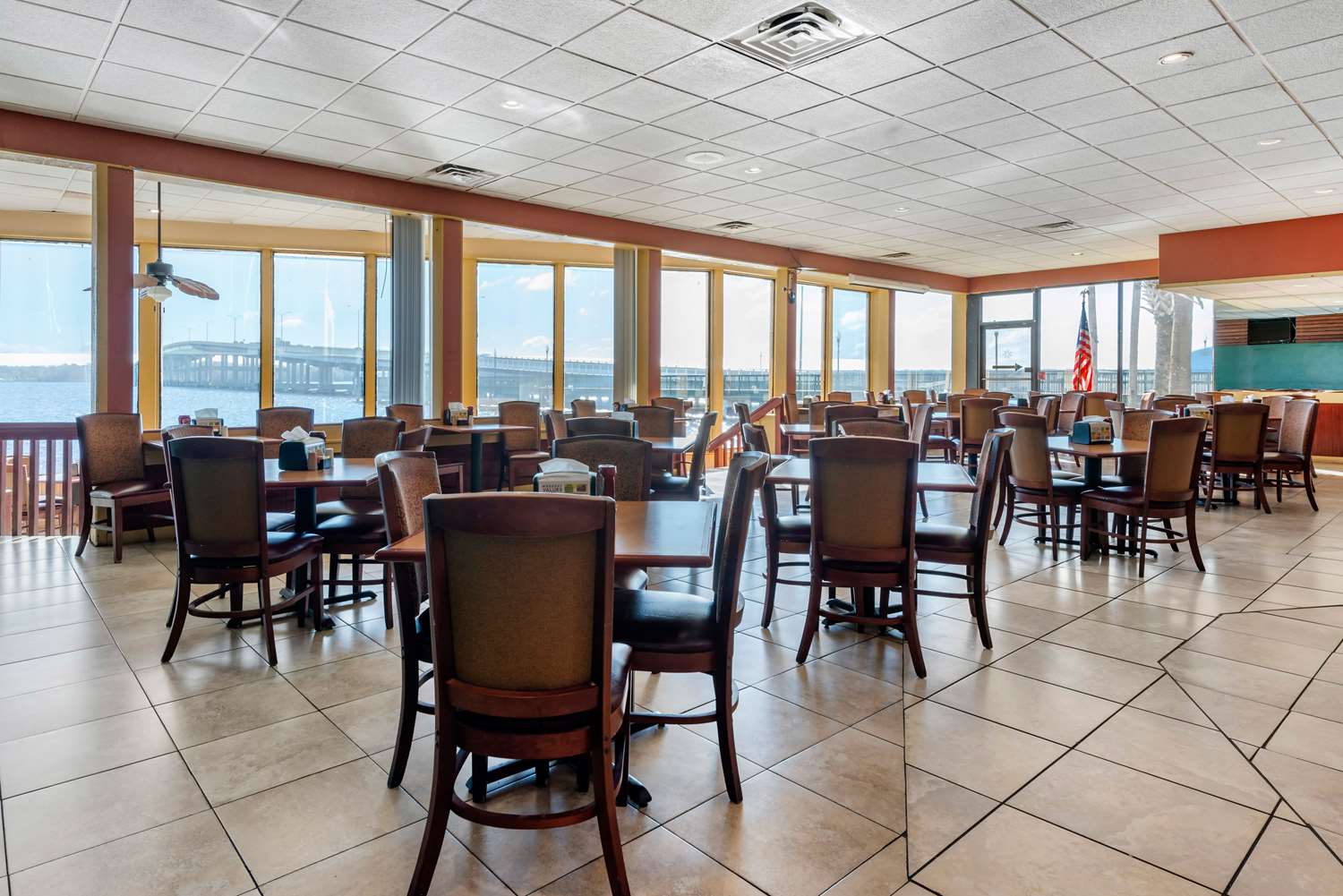 Quality Inn & Suites Palatka Riverfront 26/47