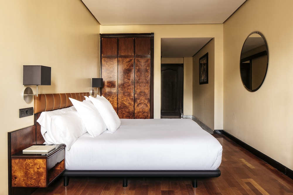 SUPERIOR, SINGLE, DOUBLE BED