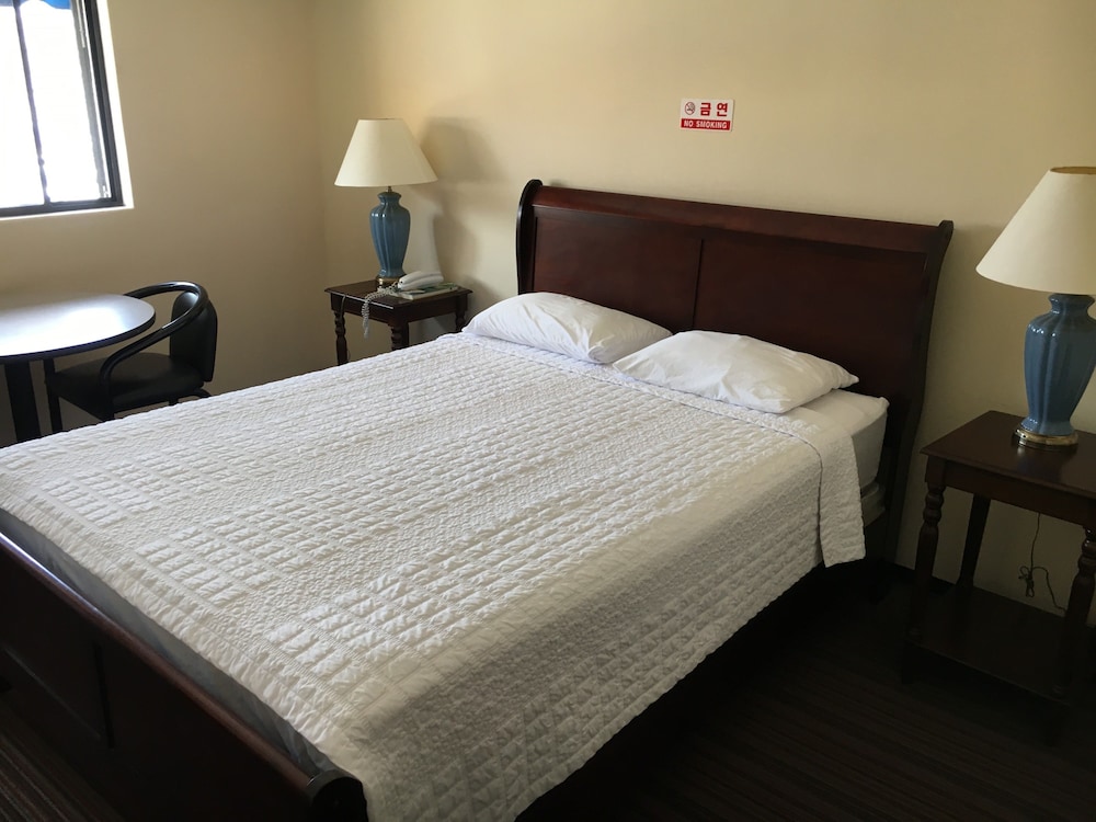 Harmon Loop Hotel 18/36