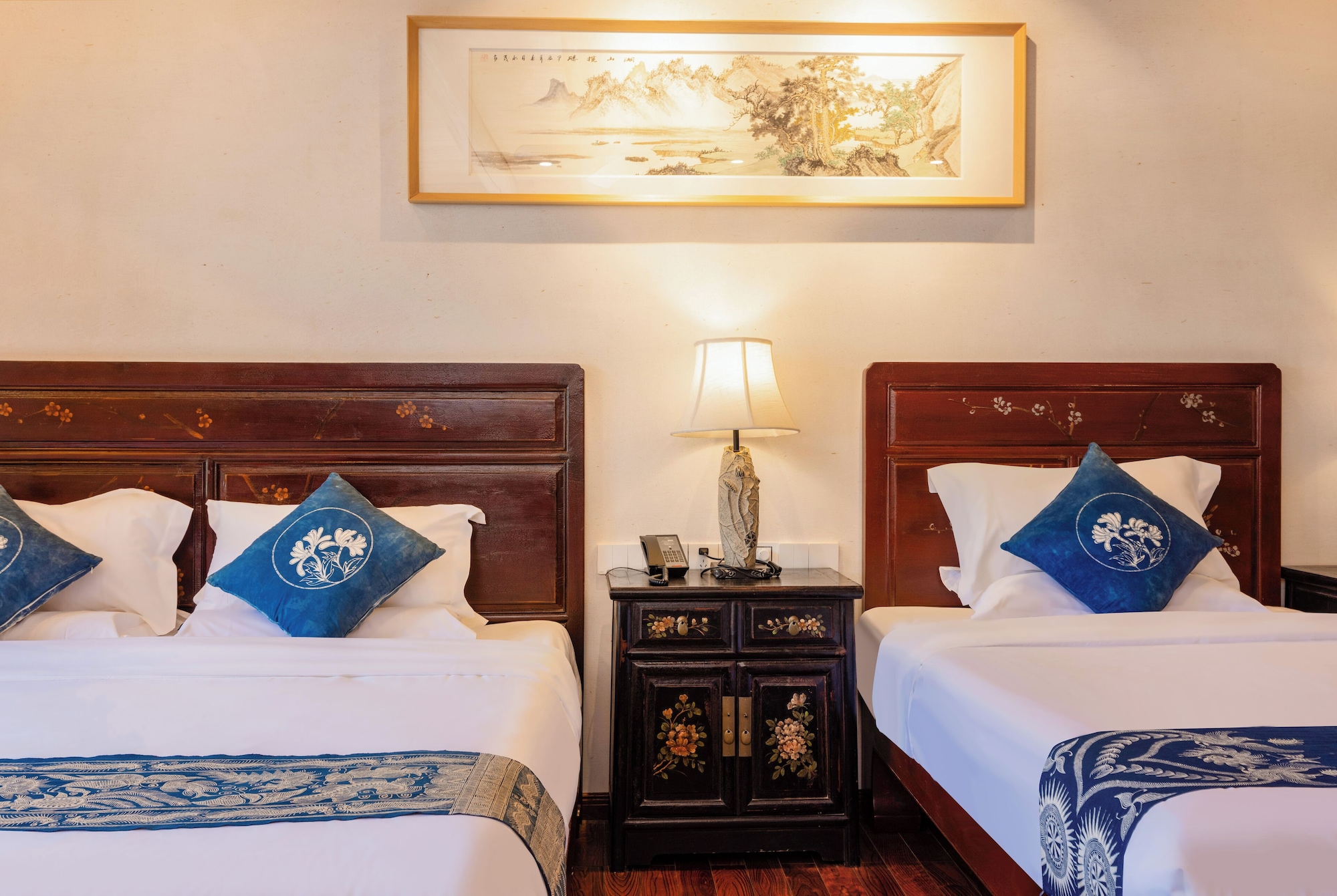 FAMILY, TWIN BEDS, POOL ACCESS