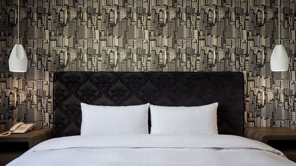 Zaw Jung Business Hotel 37/42