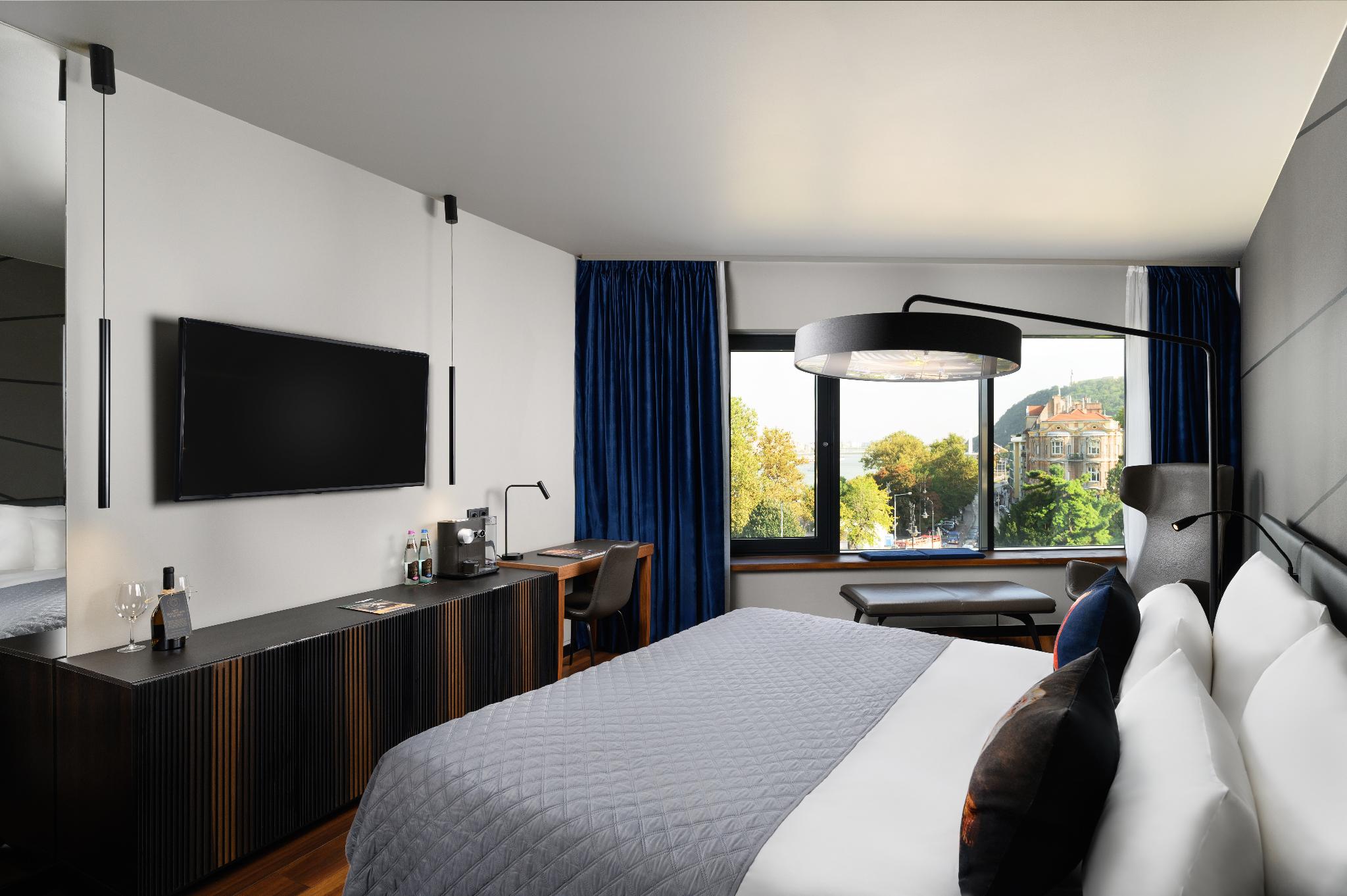 Room, Twin Beds, Castle View