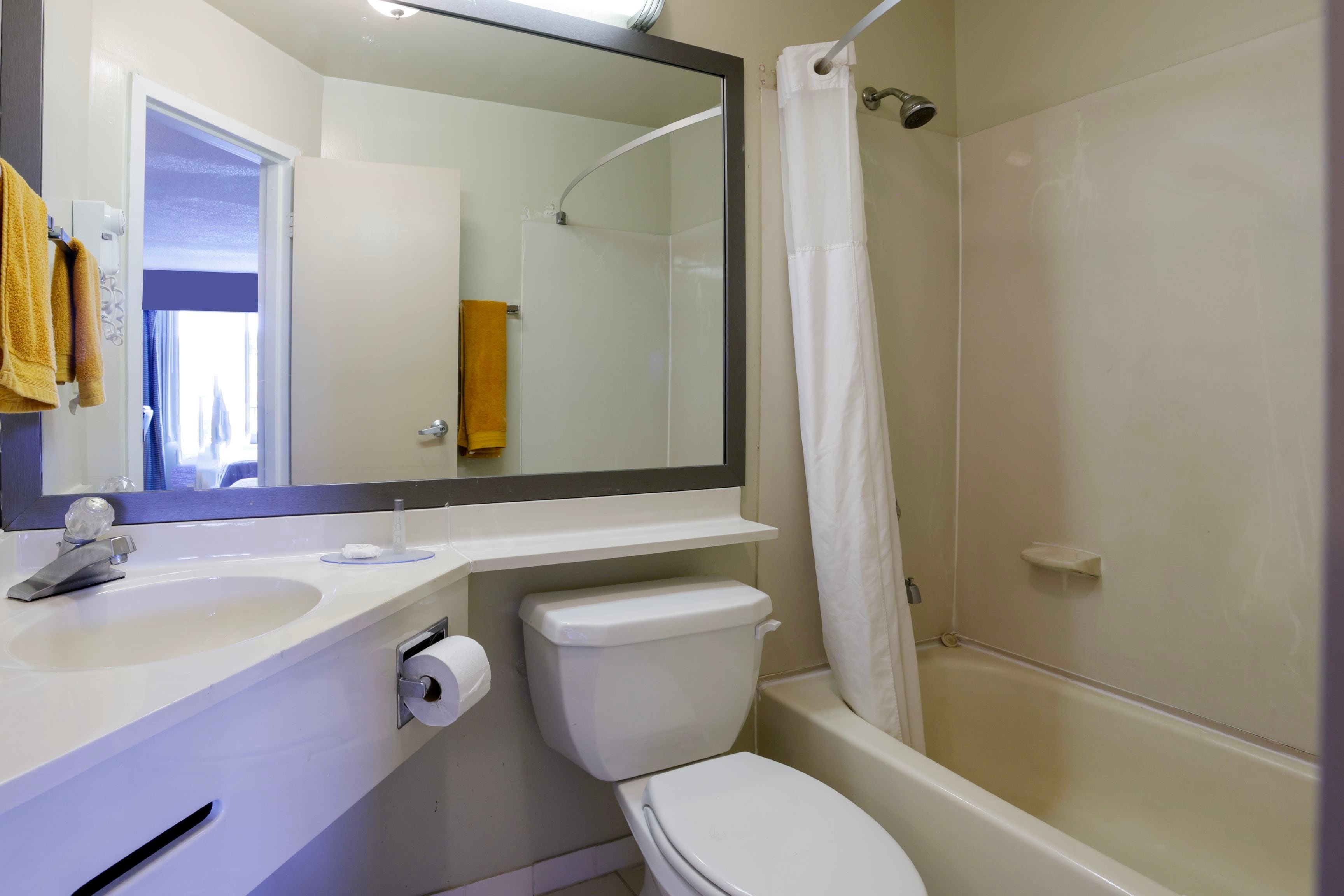 Copley Inn & Suites By OYO Akron OH 69/74
