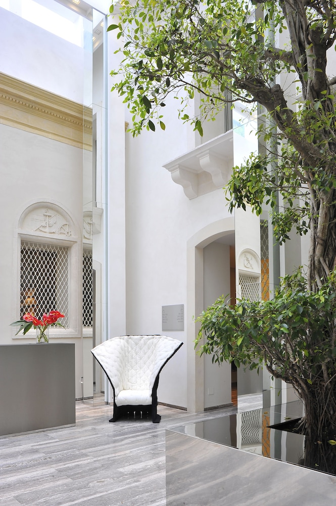 Romano House 5/69