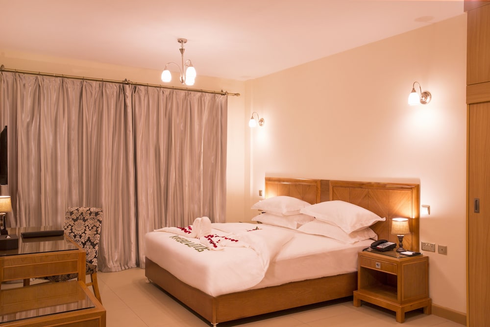 Lotos Inn Suites 26/70