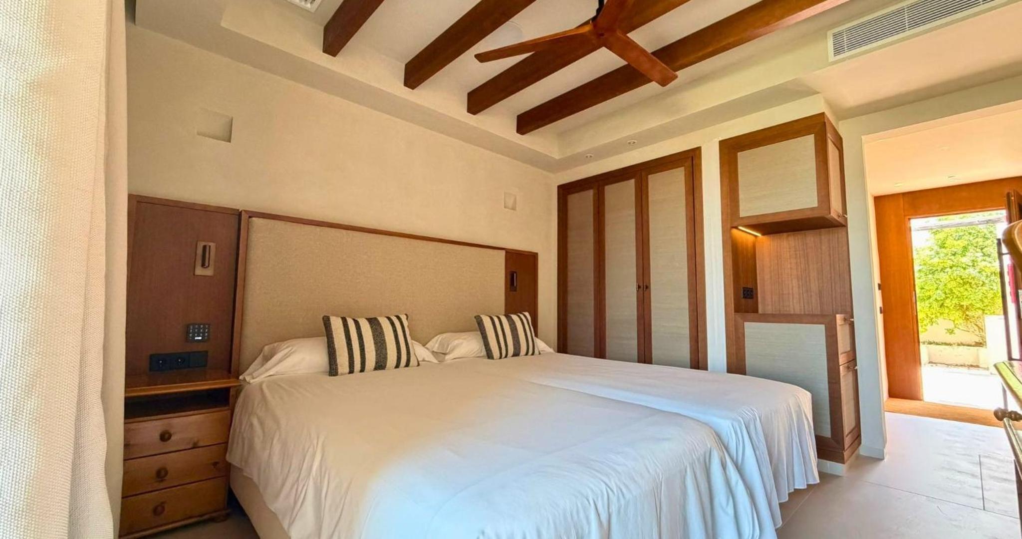 Superior, Twin Beds