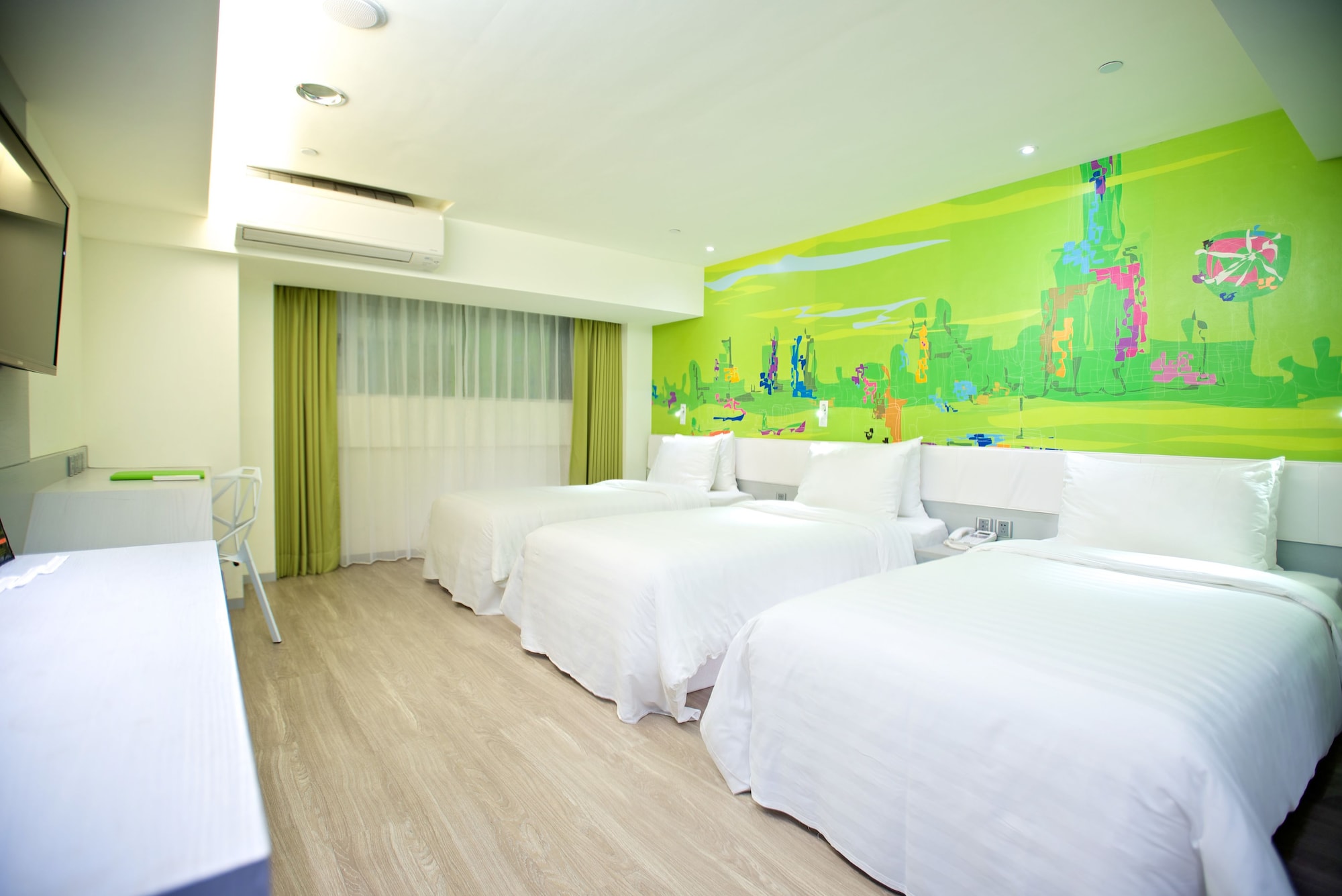 DELUXE, TRIPLE, 3 BEDS