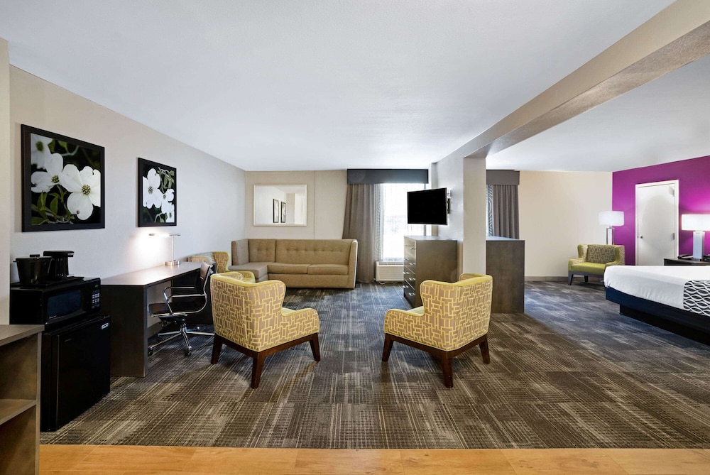 La Quinta Inn And Suites By Wyndham Columbus Ms 18/29