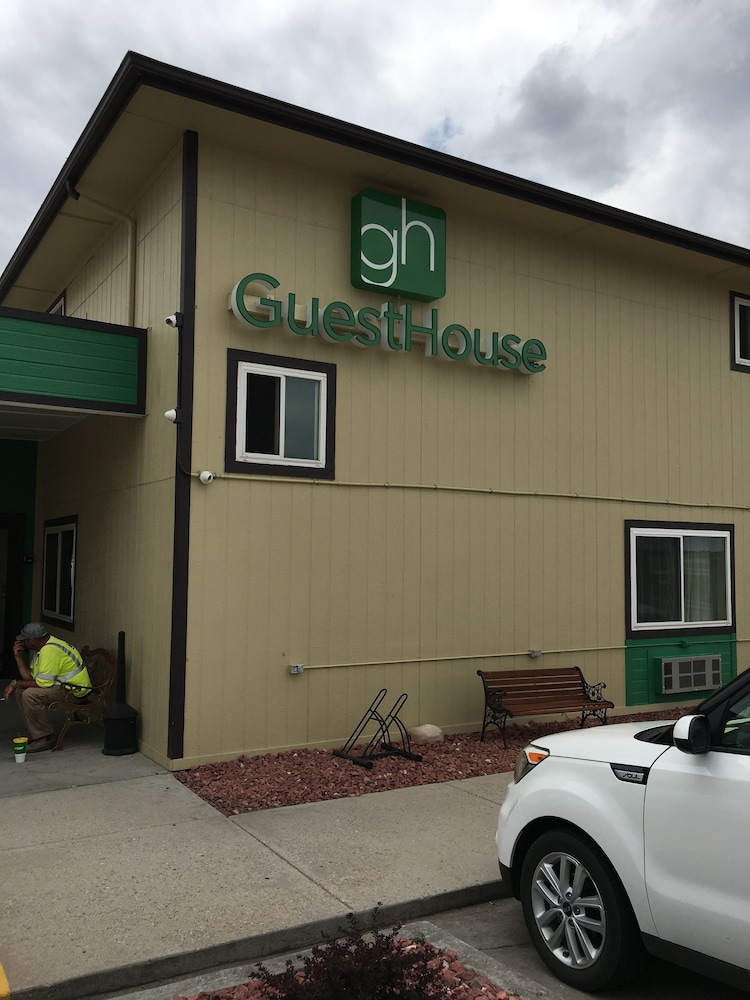 GuestHouse Inn and Suites Cheyenne 25/28
