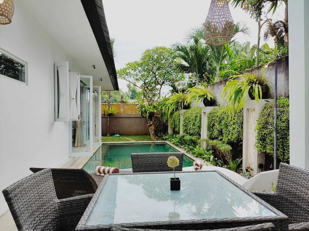 Villa Putih Berawa 45/50