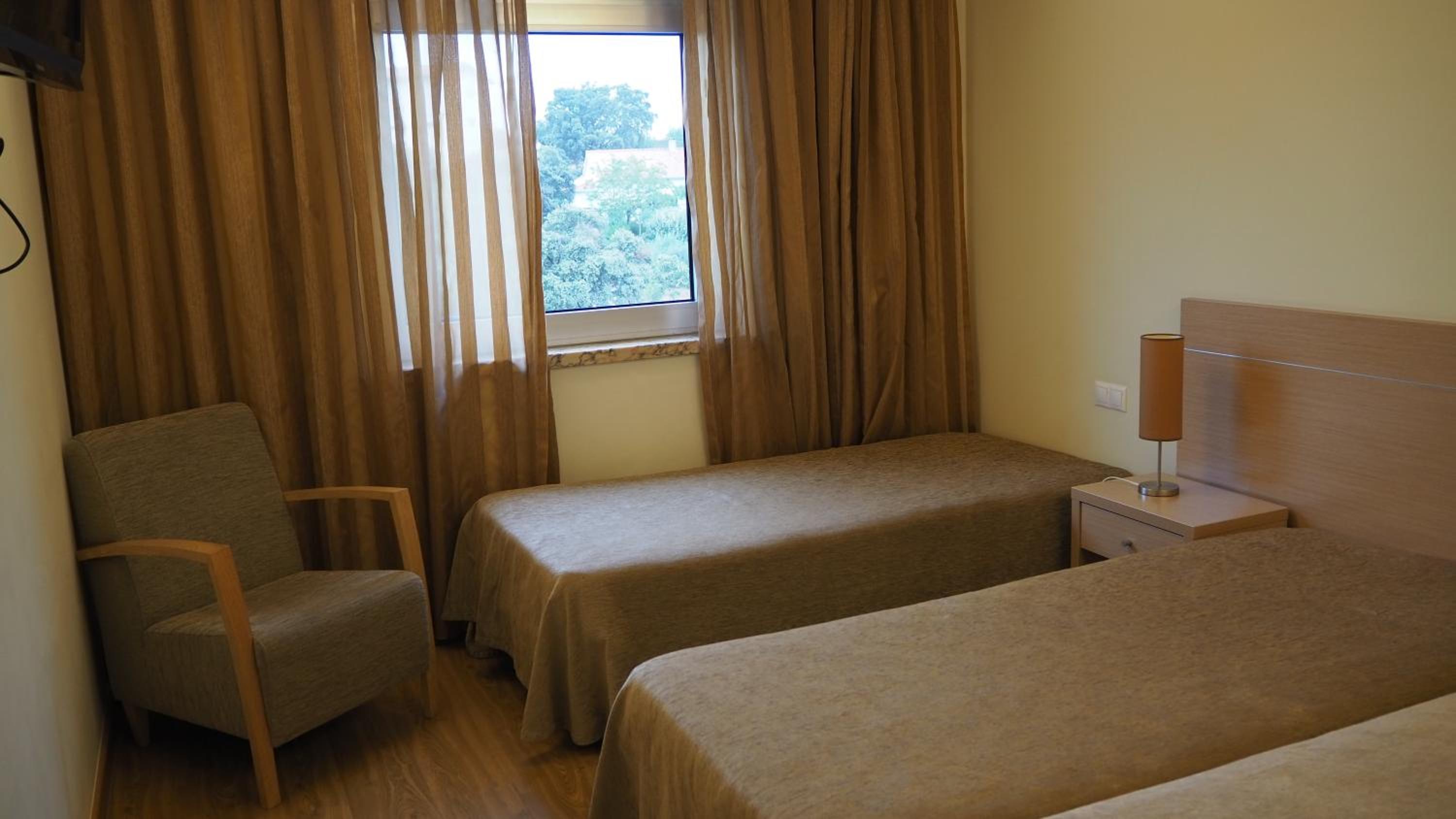 ROOM, TRIPLE