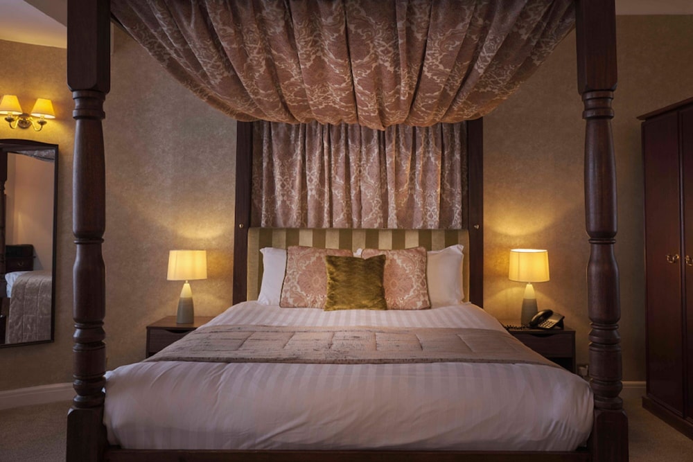 Royal Beacon Hotel 3/45