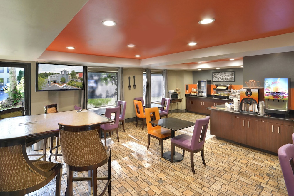 Inn At Clemson 33/47