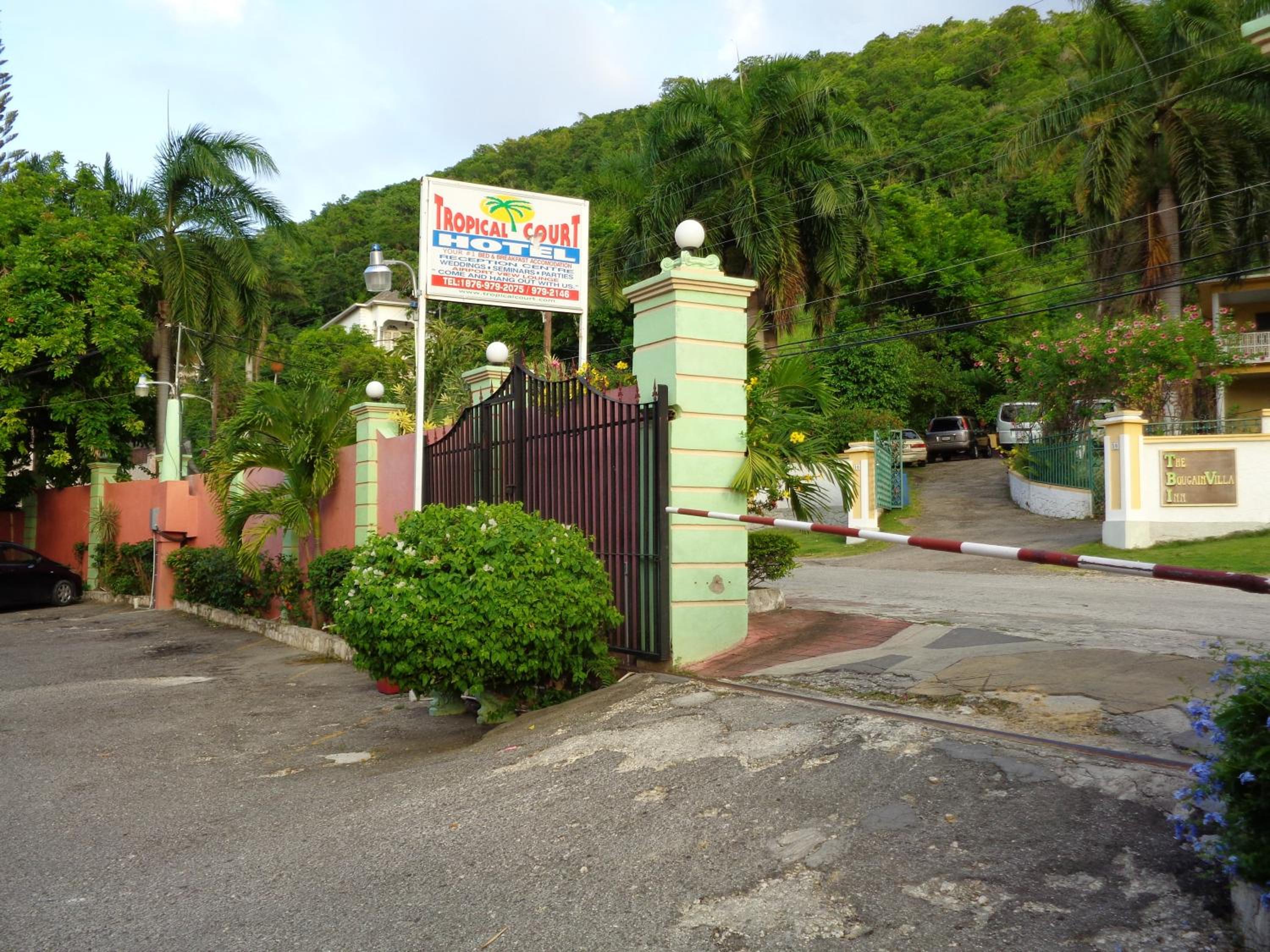 Tropical Court Hotel 17/20