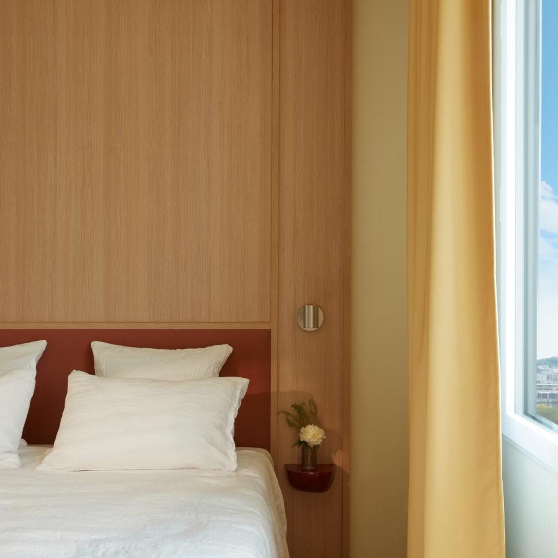 Classic, King Bed, Sacre Coeur View