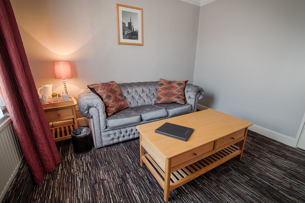 Saracens Head Hotel 24/50