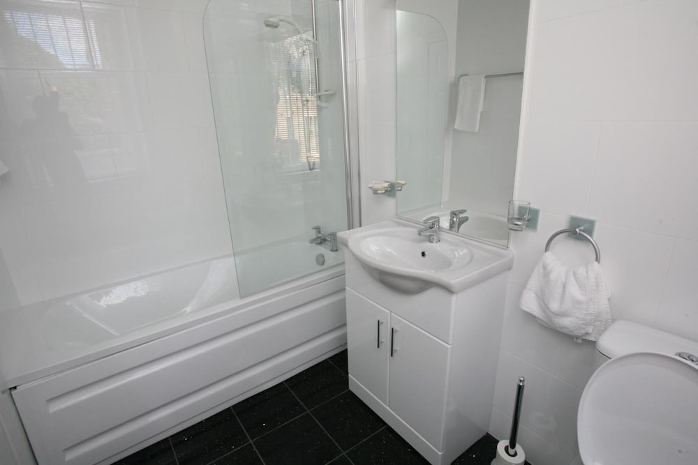 CLIFTON HOTEL 41/43