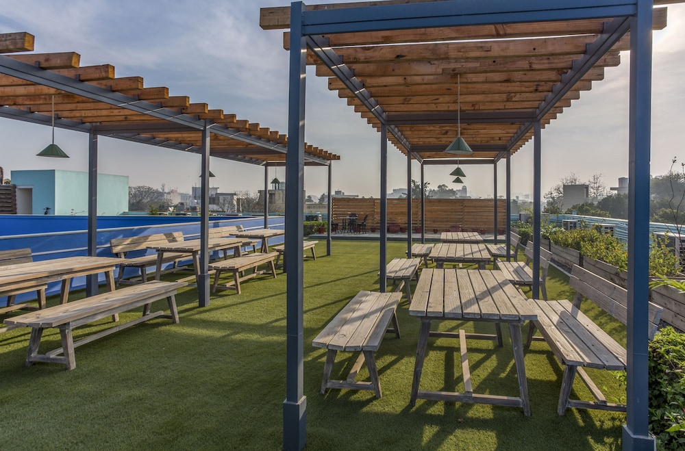 Bloom Boutique - Signature Towers 7/55