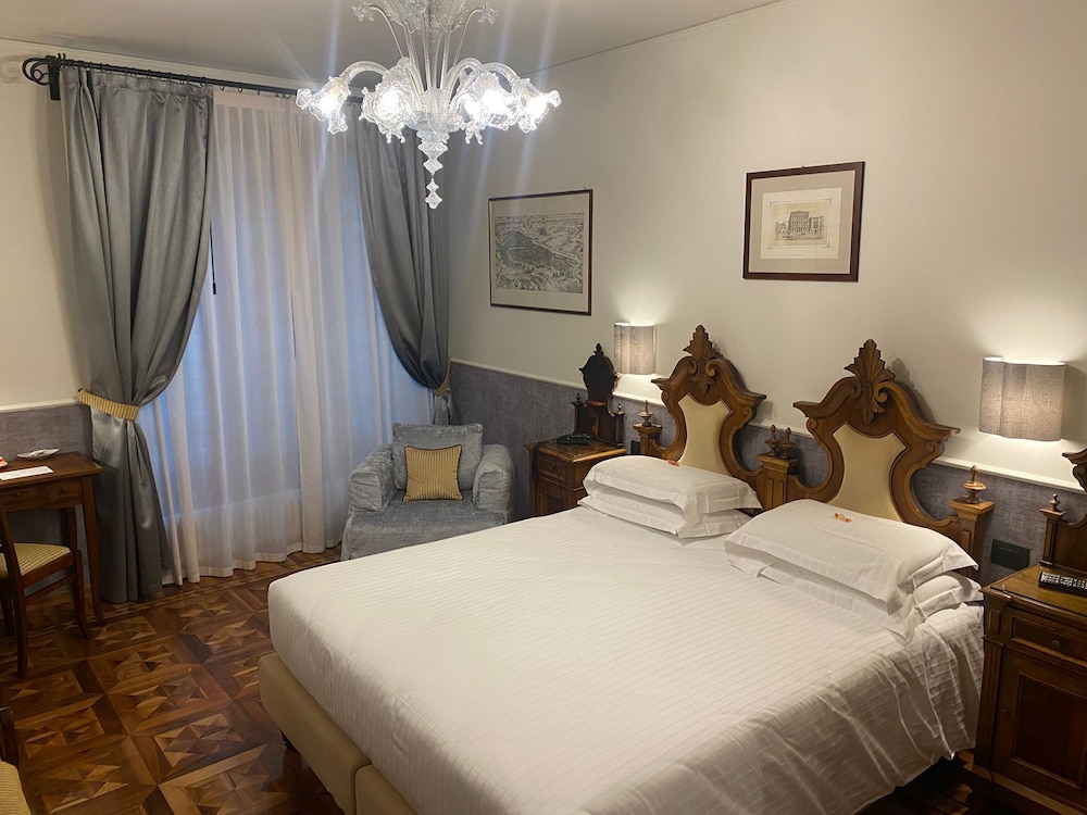 Pensione Accademia Villa Maravege 16/65